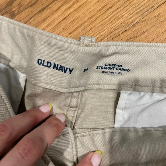 Old navy men’s lived in cargo shorts size 36 NWT in khaki - Picture 3 of 6